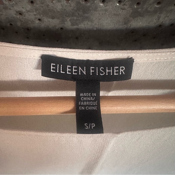 Eileen Fisher System 100% Silk Georgette Crepe Bateau Neck Shell in Bone - Picture 3 of 4